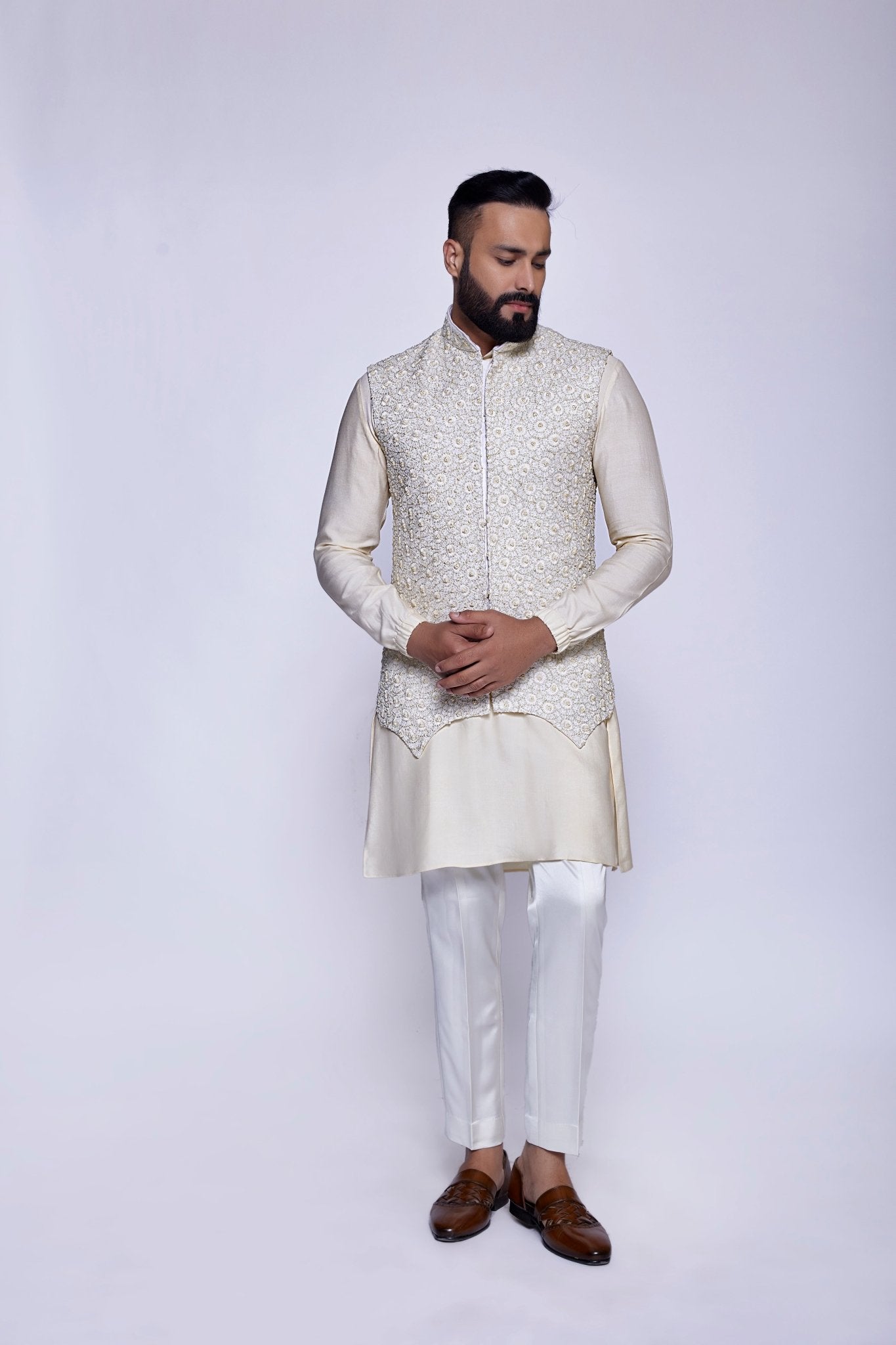 CHAMPAGNE EMBROIDERED CONCEALED BUNDI - Arjun Kilachand